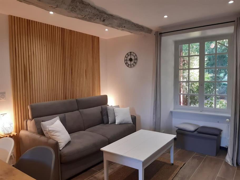 Holiday home Meuble Avec Terrasse Axe Rennes Saint Malo La Baussaine